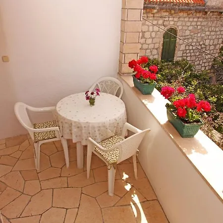 Konukevi Maria Old Town Hvar 3*