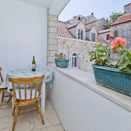 Gostinjska kuća Maria Old Town Hvar 3*