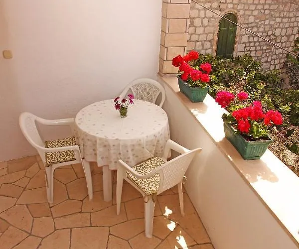 Gostinjska kuća Maria Old Town Hvar 3*